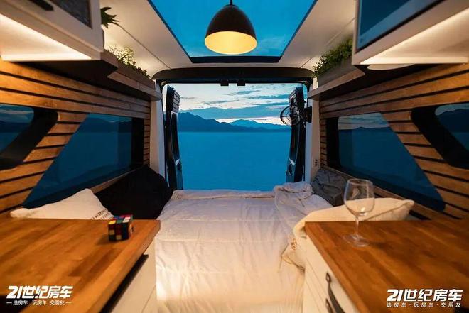 m Promaster露营车把舒适感拉满了澳门新葡京入口四面环窗仰望星空！这辆Ra(图2)