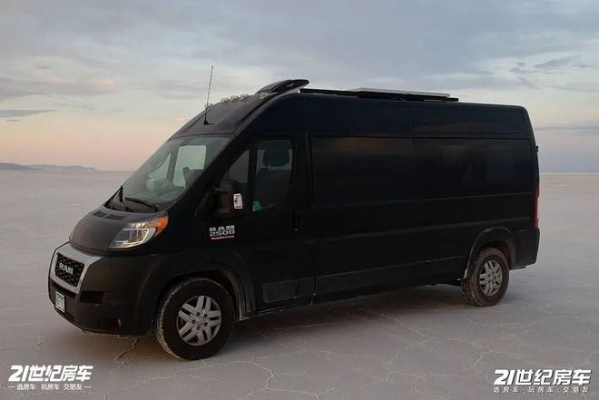 m Promaster露营车把舒适感拉满了澳门新葡京入口四面环窗仰望星空！这辆Ra(图7)
