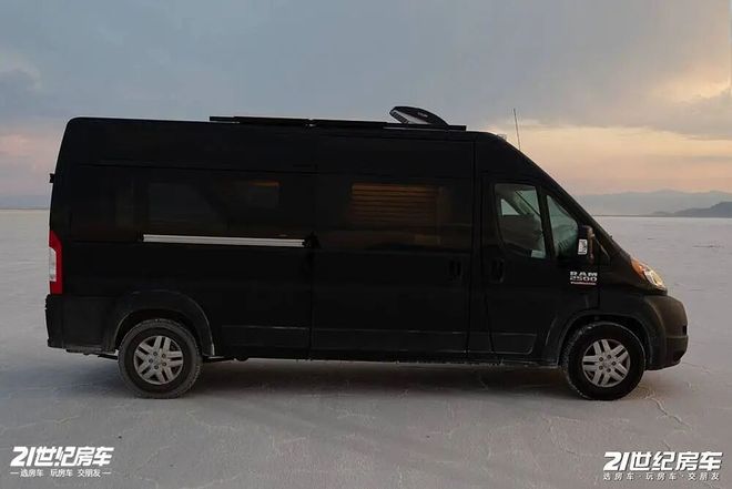 m Promaster露营车把舒适感拉满了澳门新葡京入口四面环窗仰望星空！这辆Ra(图4)