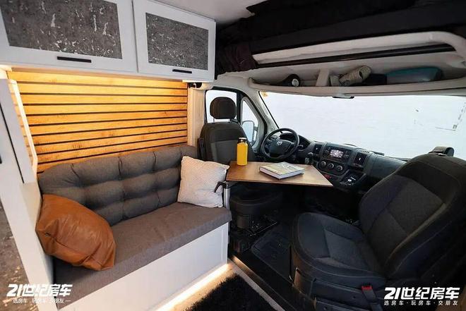 m Promaster露营车把舒适感拉满了澳门新葡京入口四面环窗仰望星空！这辆Ra(图8)